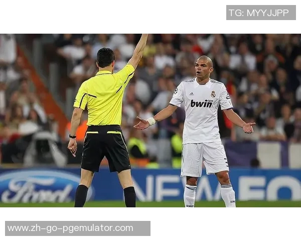 如果足球迷被球星打了应该怎么办 如何应对球场上的意外冲突